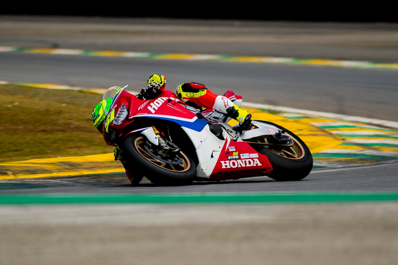 Eric Granado fatura pole do Superbike Brasil em Interlagos